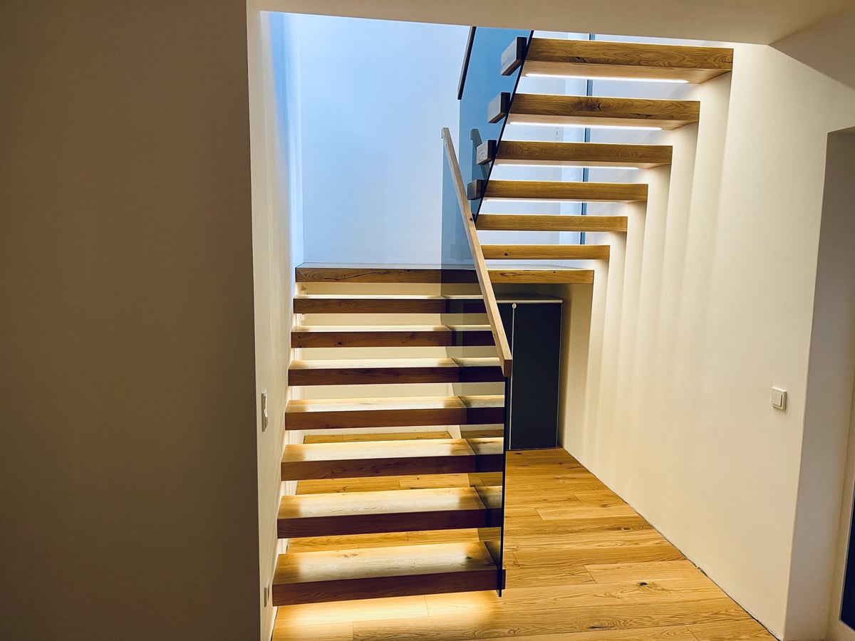 Kragarmtreppe Pirmasens, Massiveiche geölt